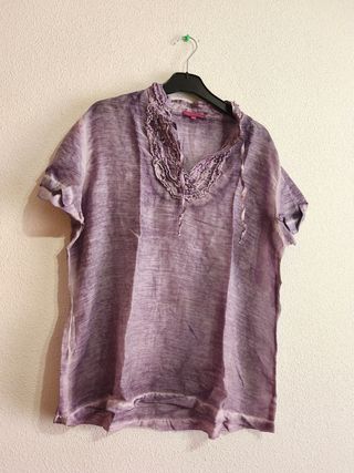 Blusa lila detalles de volantes Adolfo Domínguez