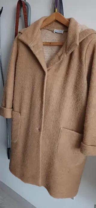 Cappotto beige con cappuccio
