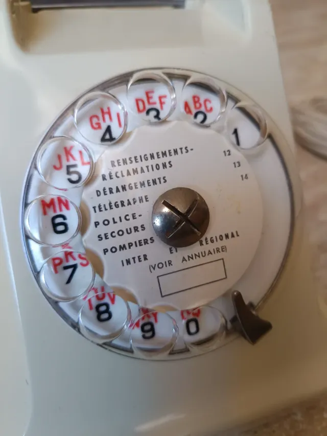 Teléfono antiguo baquelita blanco