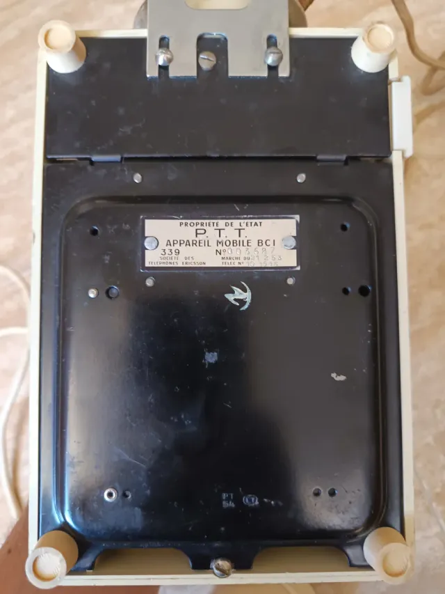 Teléfono antiguo baquelita blanco