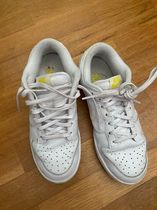 Tenis Nike Blancos y Amarillos