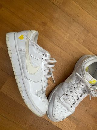 Tenis Nike Blancos y Amarillos
