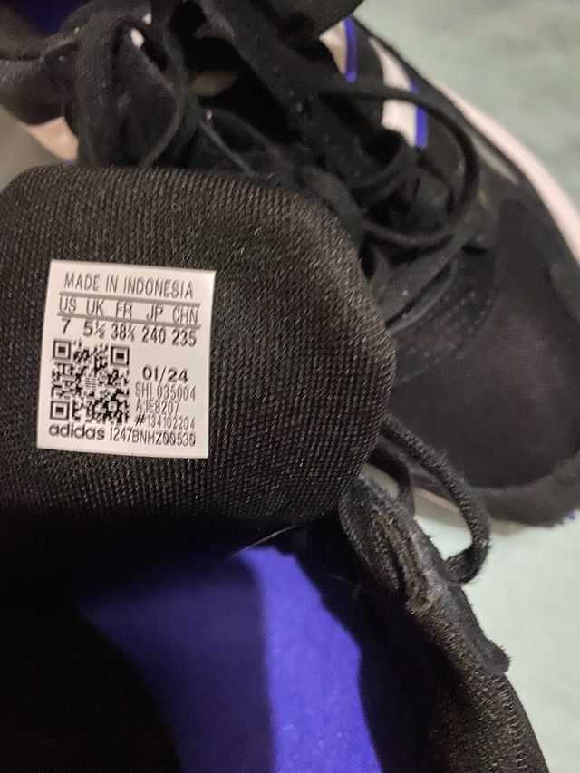 Tenis Adidas Negros y Morados