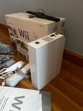 Nintendo Wii Family Edition con mando + 2 juegos