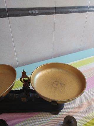 Báscula antigua Vulcano 5 kg base hierro forjado.
