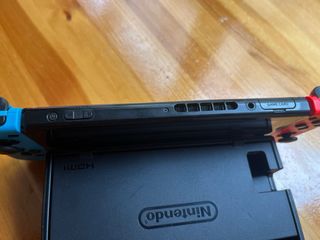 Nintendo Switch con funda y dos juegos