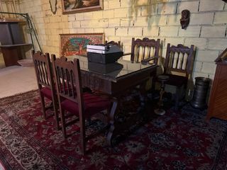 Mesa de despacho de madera y cristal