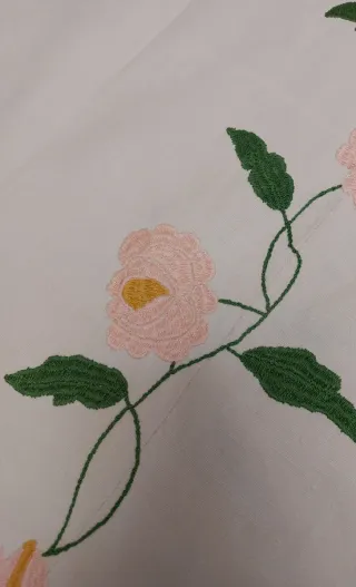 Copriletto ricamato vintage