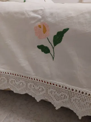 Copriletto ricamato vintage
