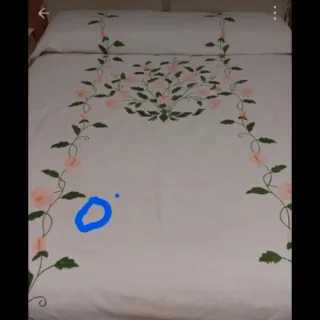 Copriletto ricamato vintage