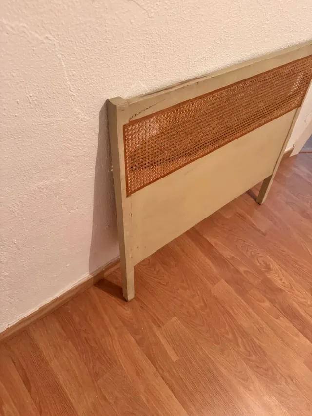 Cabecero de madera y ratán blanco-beig