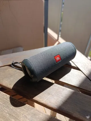 Altavoz JBL Flip Essential Gris