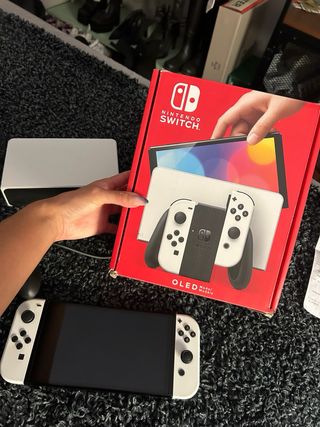 Nintendo Switch OLED bianco