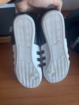 Zapatillas Adidas Tatami Negras y Blancas