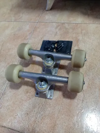 Ejes y ruedas de skate