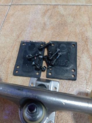 Ejes y ruedas de skate