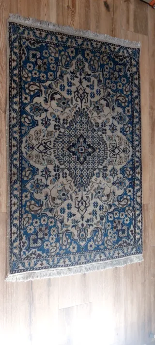 Alfombra de lana beige y azul