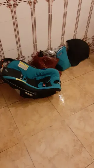 Conjunto carrito bebé: capazo + silla coche