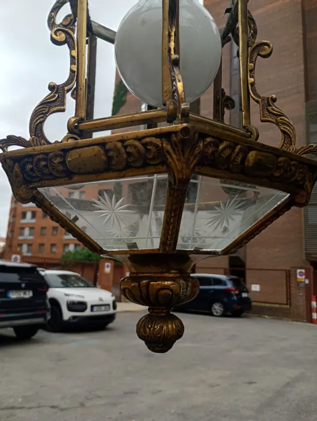 Farol de techo de bronce antiguo