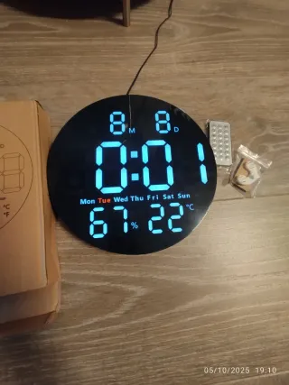 Reloj de pared LED digital
