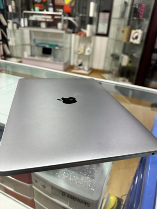 MacBook Pro 256GB 2020 i5 8GB RAM