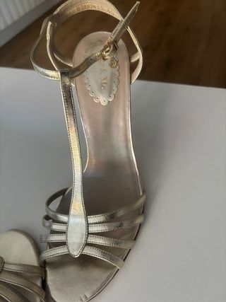 Sandalias Bgo&Me doradas fiesta