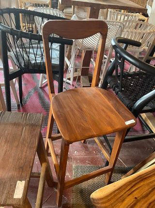 Sgabello alto in teak con schienale
