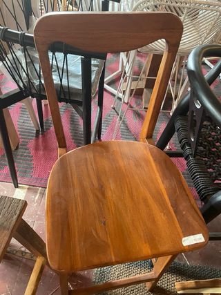 Sgabello alto in teak con schienale