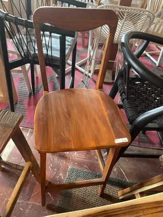 Sgabello alto in teak con schienale