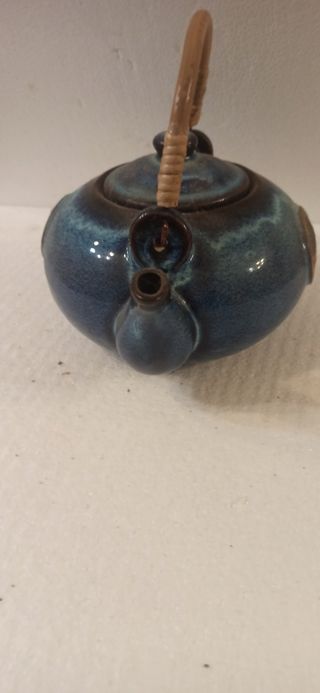 Teiera in ceramica con manico in bambù
