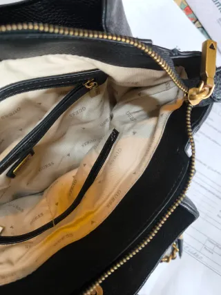 Bolso Guess Negro Dorado auténtico