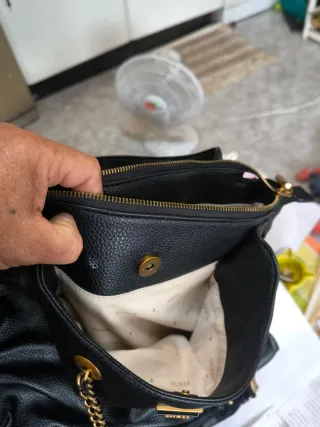 Bolso Guess Negro Dorado auténtico