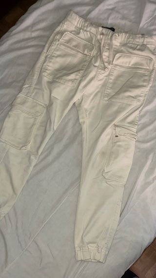 Pantalón cargo beige Zara