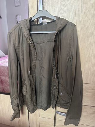 Chaqueta H&M fluida verde oliva