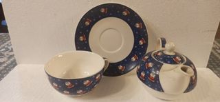 Teiera in porcellana con decoro natalizio