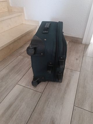 Maleta Samsonite Verde
2 ruedas 23 kg facturar bod