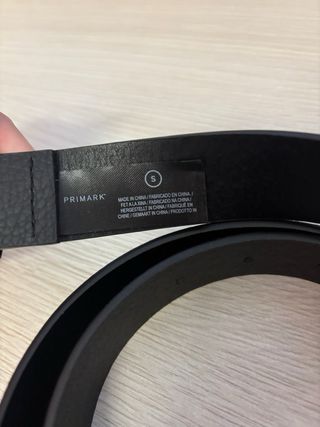 Cinturón negro hebilla plateada