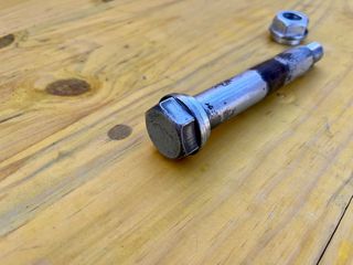 Tornillo soporte motor delantero Harley Davidson