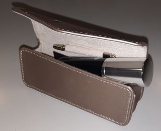 Sunglass Hut Kit per Pulizia Occhiali con Astuccio