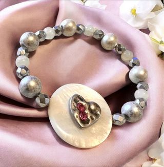Pulsera elástica nácar y cristal bohem