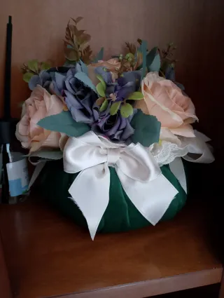 Bon bon floreale verde con fiocco