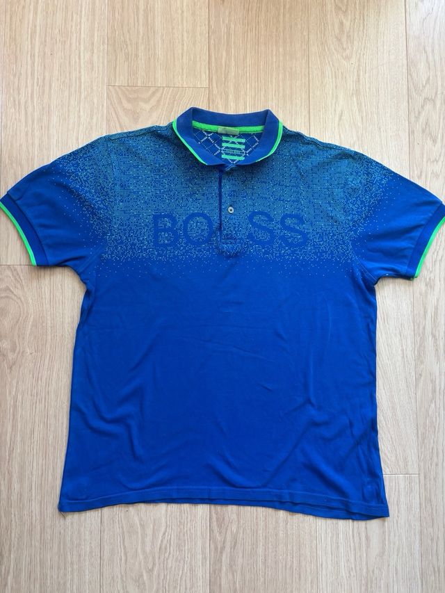 Polo Hugo Boss azul con estampado