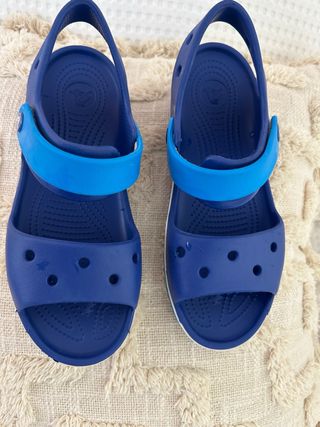 Sandalias Crocs niño azul