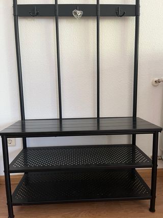 Perchero y banco Ikea negro. Se entrega desmontado