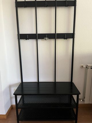 Perchero y banco Ikea negro. Se entrega desmontado