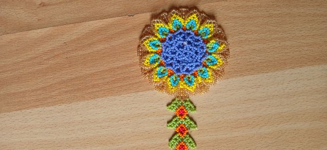 Collana girocollo con pendente a fiore