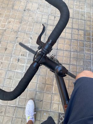 Bicicleta de ciudad negra