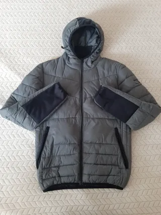 Piumino grigio con cappuccio