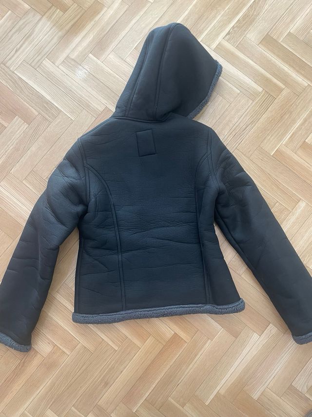 Chaqueta borrego negra capucha T.M