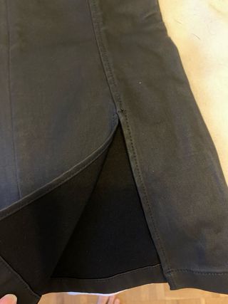 Pantalón de cuero negro